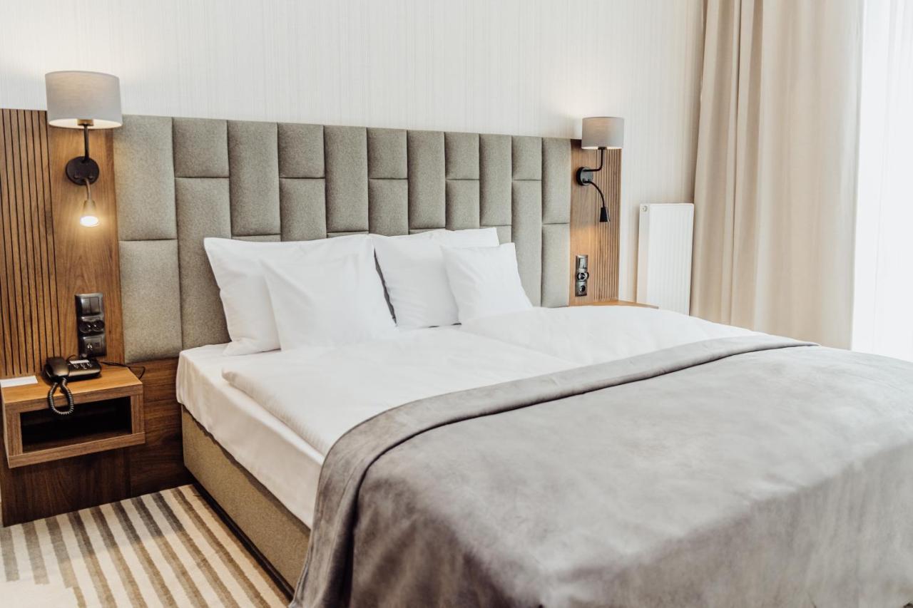 Elements Hotel&Spa Свєрадув-Здруй Екстер'єр фото A bed with a headboard