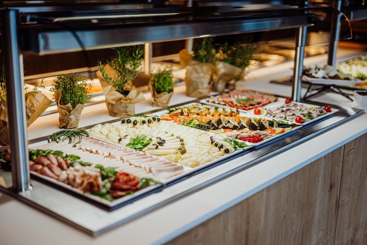 Elements Hotel&Spa Свєрадув-Здруй Екстер'єр фото A salad bar