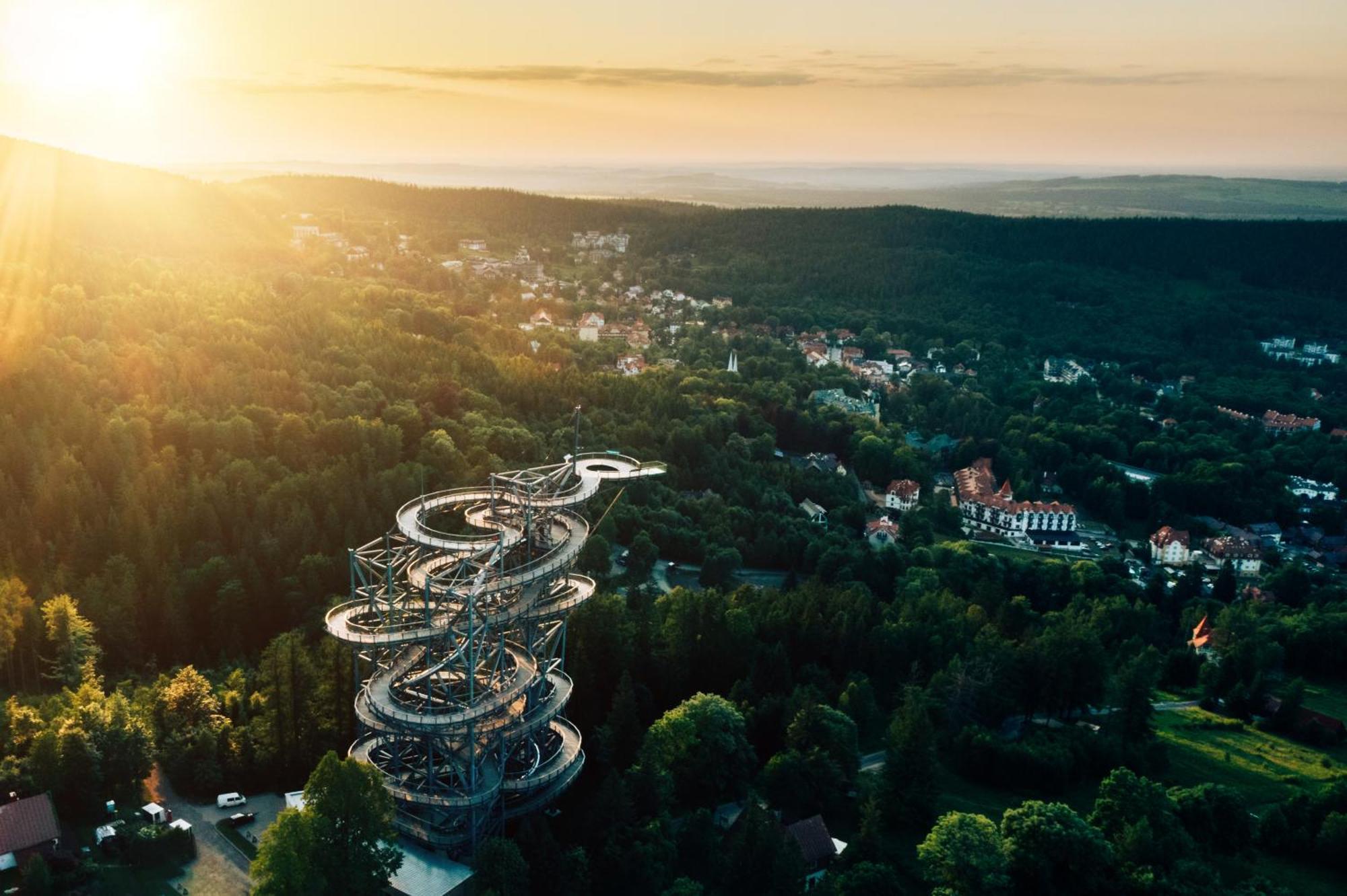 Elements Hotel&Spa Свєрадув-Здруй Екстер'єр фото Aerial view of the observation tower