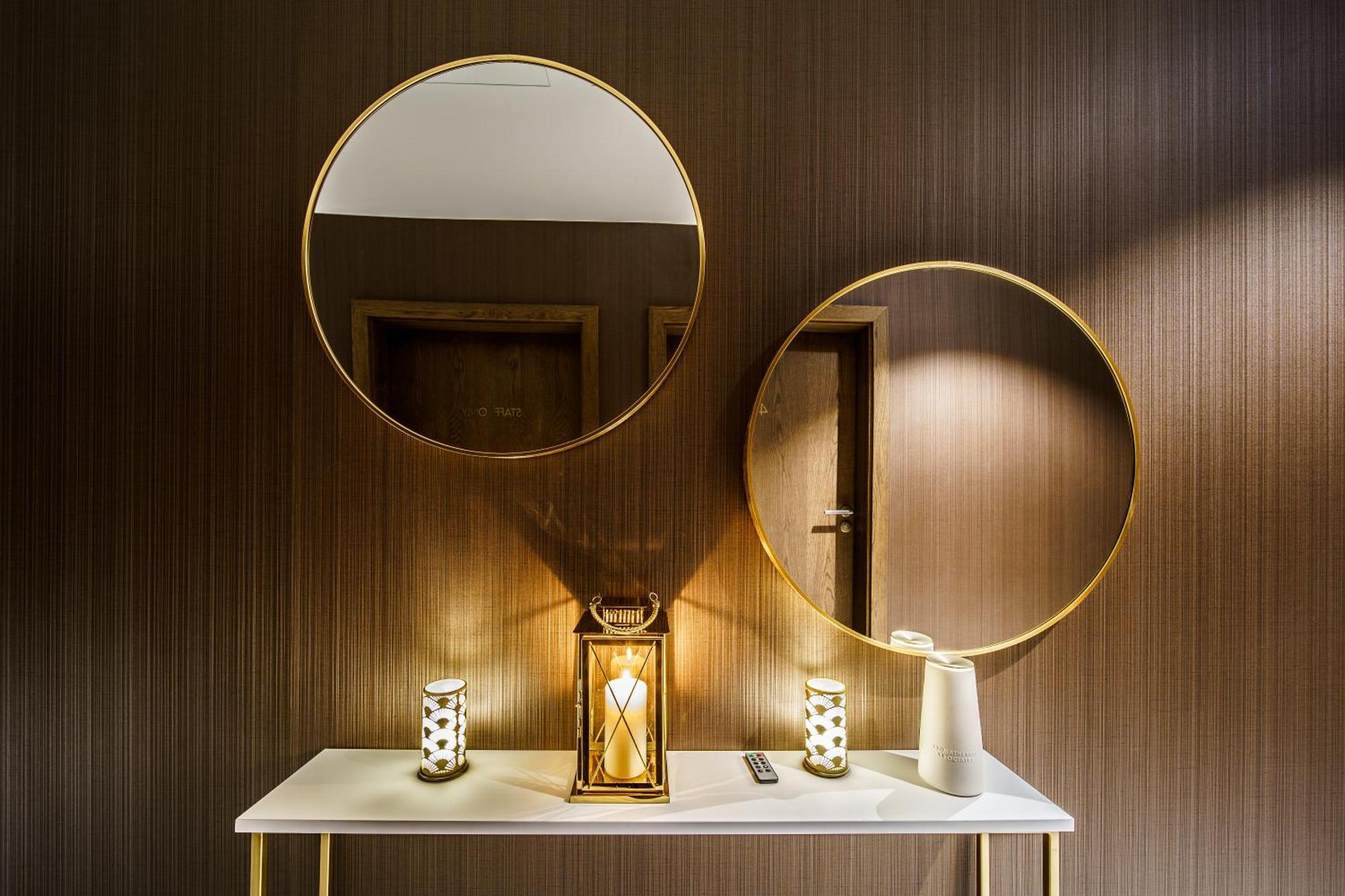 Elements Hotel&Spa Свєрадув-Здруй Екстер'єр фото A modern console table